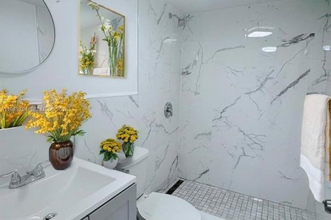 Купить кондоминиум в Хайалиа, Флорида 2 спальни, 89.19м2, № 2059144 - фото 7