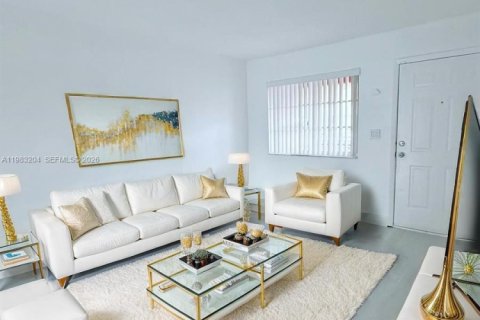 Купить кондоминиум в Хайалиа, Флорида 2 спальни, 89.19м2, № 2059144 - фото 2