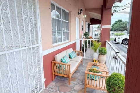 Купить кондоминиум в Хайалиа, Флорида 2 спальни, 89.19м2, № 2059144 - фото 8