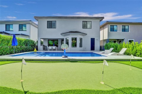 House in Parkland, Florida 5 bedrooms, 314.38 sq.m. № 1874813 - photo 1