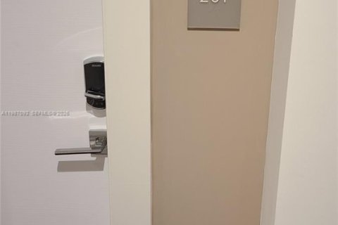 Condominio en Sunrise, Florida, 1 dormitorio  № 2046550