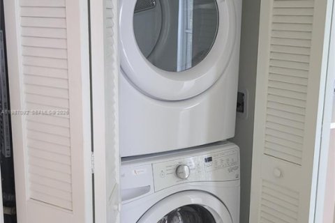 Condominio en alquiler en Sunrise, Florida, 1 dormitorio, 60.29 m2 № 2046550 - foto 12