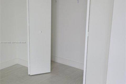 Condominio en alquiler en Sunrise, Florida, 1 dormitorio, 60.29 m2 № 2046550 - foto 11