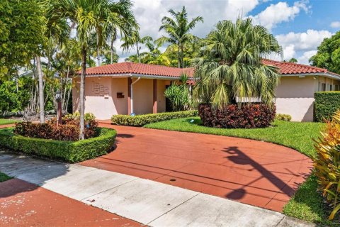 House in Miami Beach, Florida 3 bedrooms, 262.73 sq.m. № 2014733 - photo 6