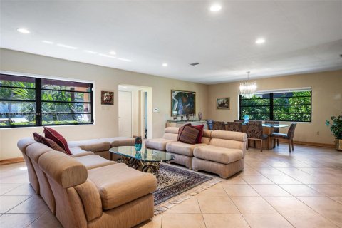 House in Miami Beach, Florida 3 bedrooms, 262.73 sq.m. № 2014733 - photo 15