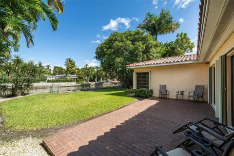 House in Miami Beach, Florida 3 bedrooms, 262.73 sq.m. № 2014733 - photo 25