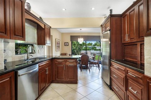 House in Miami Beach, Florida 3 bedrooms, 262.73 sq.m. № 2014733 - photo 24