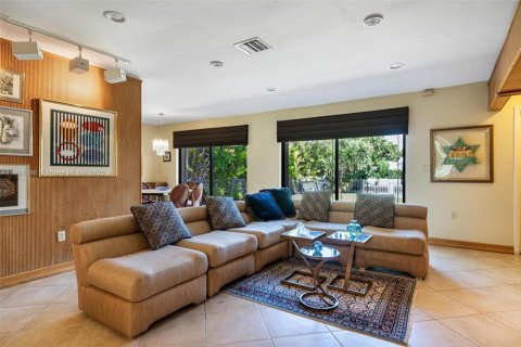 House in Miami Beach, Florida 3 bedrooms, 262.73 sq.m. № 2014733 - photo 10