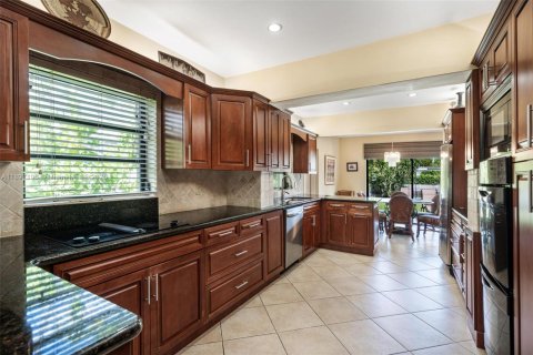 House in Miami Beach, Florida 3 bedrooms, 262.73 sq.m. № 2014733 - photo 23