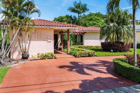 House in Miami Beach, Florida 3 bedrooms, 262.73 sq.m. № 2014733 - photo 5