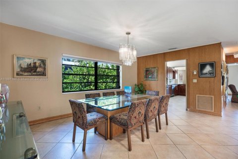 House in Miami Beach, Florida 3 bedrooms, 262.73 sq.m. № 2014733 - photo 20