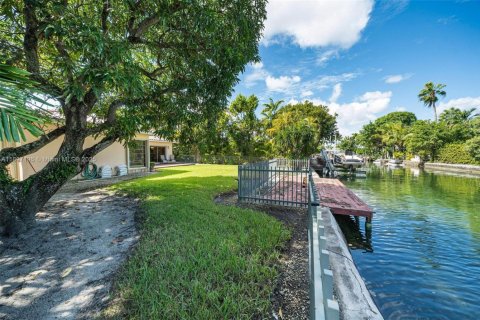 House in Miami Beach, Florida 3 bedrooms, 262.73 sq.m. № 2014733 - photo 29