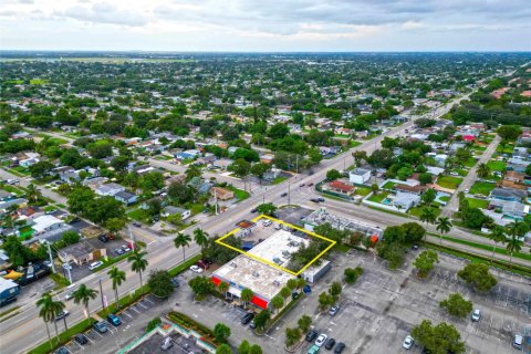 Propiedad comercial en venta en Hollywood, Florida № 815983 - foto 1