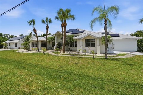 House in Punta Gorda, Florida 4 bedrooms, 426.98 sq.m. № 2215769