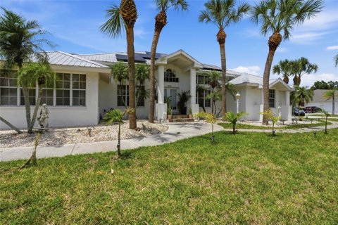 Villa ou maison à vendre à Punta Gorda, Floride: 4 chambres, 426.98 m2 № 2215769 - photo 5