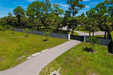 House in Naples, Florida 2 bedrooms, 155.33 sq.m. № 1891995 - photo 3