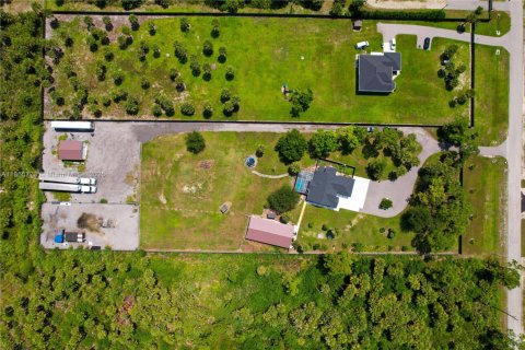 House in Naples, Florida 2 bedrooms, 155.33 sq.m. № 1891995 - photo 5