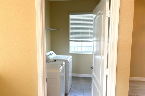 Villa ou maison à louer à Port St. Lucie, Floride: 3 chambres, 205.41 m2 № 2086252 - photo 10
