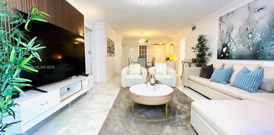 Condo in Miami Beach, Florida, 2 bedrooms № 1888936