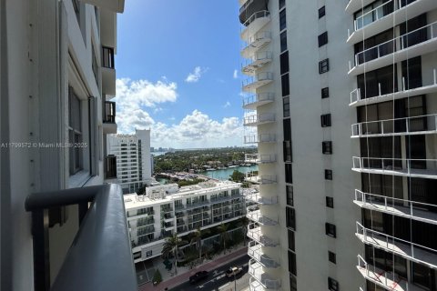 Condo in Miami Beach, Florida, 2 bedrooms  № 1888936 - photo 10