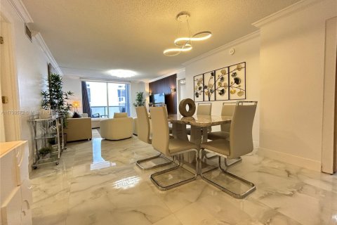 Condo in Miami Beach, Florida, 2 bedrooms  № 1888936 - photo 8