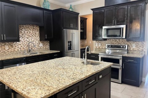 Casa en venta en Tampa, Florida, 4 dormitorios, 205.96 m2 № 1855884 - foto 2