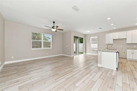 Casa en venta en Apopka, Florida, 3 dormitorios, 172.89 m2 № 2383549 - foto 4
