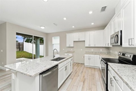 Casa en venta en Apopka, Florida, 3 dormitorios, 172.89 m2 № 2383549 - foto 12