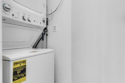 Condominio en venta en Miami, Florida, 1 dormitorio, 70.88 m2 № 1988997 - foto 23