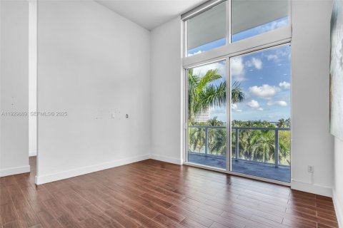 Condominio en venta en Miami, Florida, 1 dormitorio, 70.88 m2 № 1988997 - foto 13