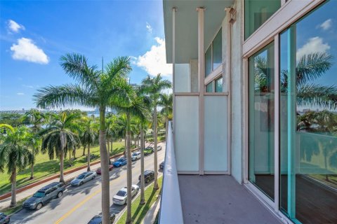 Condominio en venta en Miami, Florida, 1 dormitorio, 70.88 m2 № 1988997 - foto 3