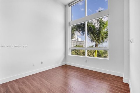 Condominio en venta en Miami, Florida, 1 dormitorio, 70.88 m2 № 1988997 - foto 20