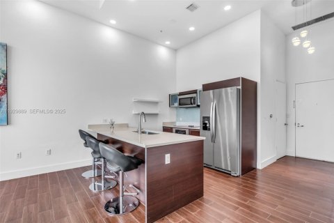 Condominio en venta en Miami, Florida, 1 dormitorio, 70.88 m2 № 1988997 - foto 14