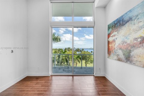 Condominio en venta en Miami, Florida, 1 dormitorio, 70.88 m2 № 1988997 - foto 5