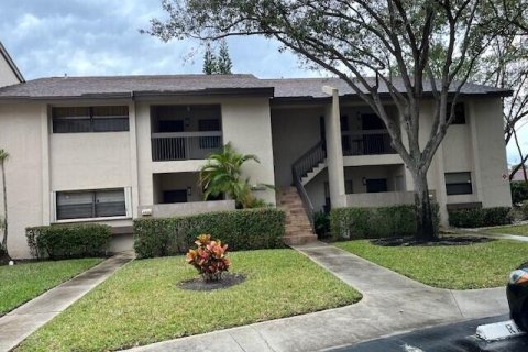 Condo in Coconut Creek, Florida, 2 bedrooms  № 1018100 - photo 1