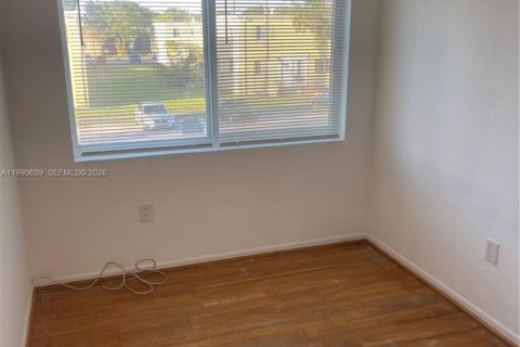 Condo in Miami, Florida, 3 bedrooms  № 2057962 - photo 5