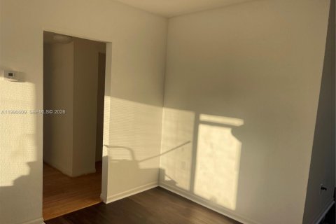 Condo in Miami, Florida, 3 bedrooms  № 2057962 - photo 3