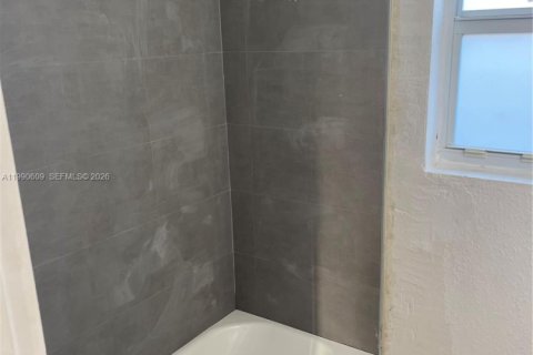 Condo in Miami, Florida, 3 bedrooms  № 2057962 - photo 7