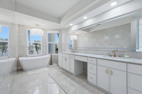 Купить виллу или дом в Сарасота, Флорида 13 комнат, 491.17м2, № 2354804 - фото 25