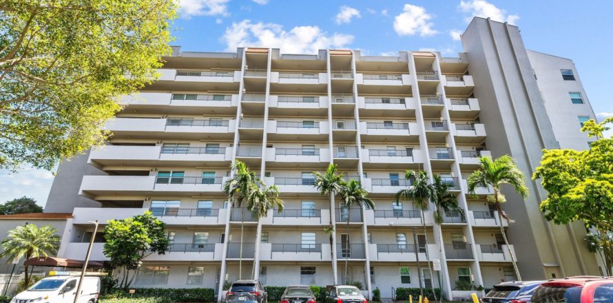 Condominio en Lauderhill, Florida, 3 dormitorios № 1119917
