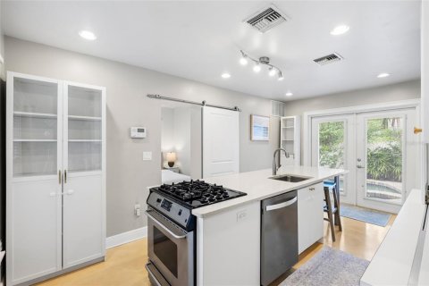 Villa ou maison à louer à Tampa, Floride: 3 chambres, 120.49 m2 № 2386449 - photo 10