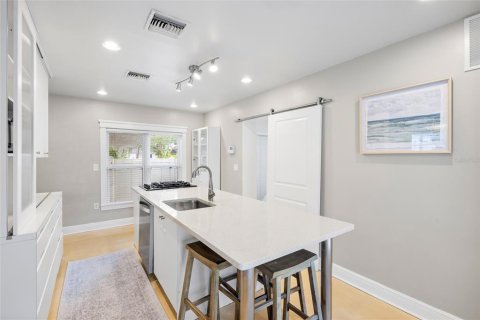 Villa ou maison à louer à Tampa, Floride: 3 chambres, 120.49 m2 № 2386449 - photo 12