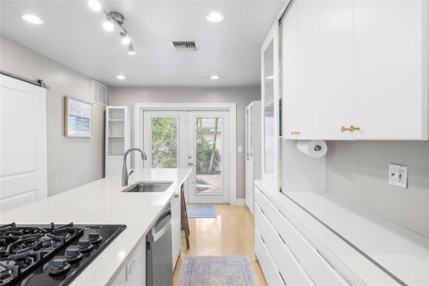 Villa ou maison à louer à Tampa, Floride: 3 chambres, 120.49 m2 № 2386449 - photo 11