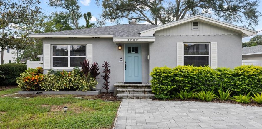 Villa ou maison à Tampa, Floride 3 chambres, 120.49 m2 № 2386449