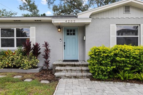 Villa ou maison à louer à Tampa, Floride: 3 chambres, 120.49 m2 № 2386449 - photo 2