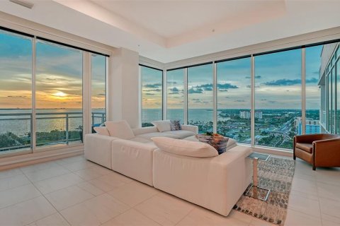 Condo in Sarasota, Florida, 3 bedrooms  № 2209365 - photo 5