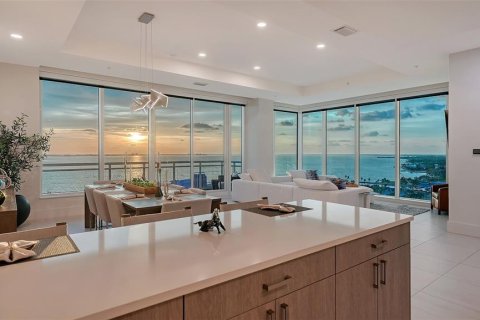 Condo in Sarasota, Florida, 3 bedrooms  № 2209365 - photo 3