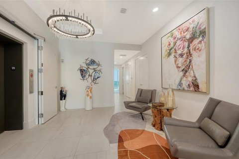 Condo in Sarasota, Florida, 3 bedrooms  № 2209365 - photo 2