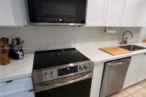 Casa en venta en Islamorada, Village of Islands, Florida, 3 dormitorios, 125.88 m2 № 2034771 - foto 25