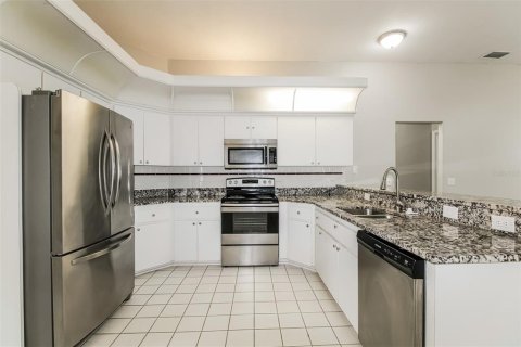 House in New Port Richey, Florida 3 bedrooms, 189.71 sq.m. № 2329903 - photo 8
